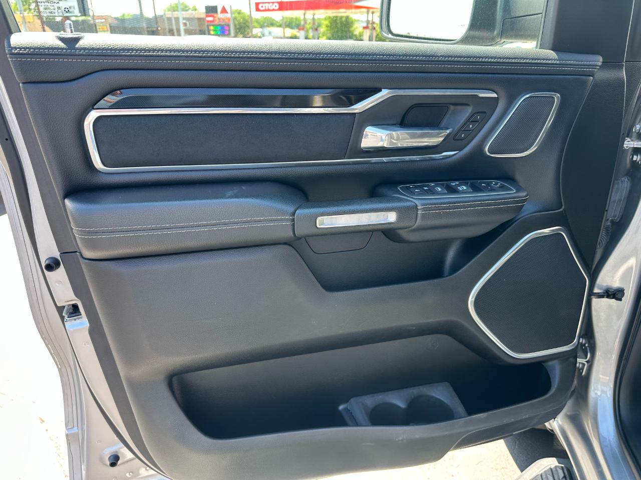 RAM 1500 Laramie 4x4 Crew Cab 5'7" Box 2022