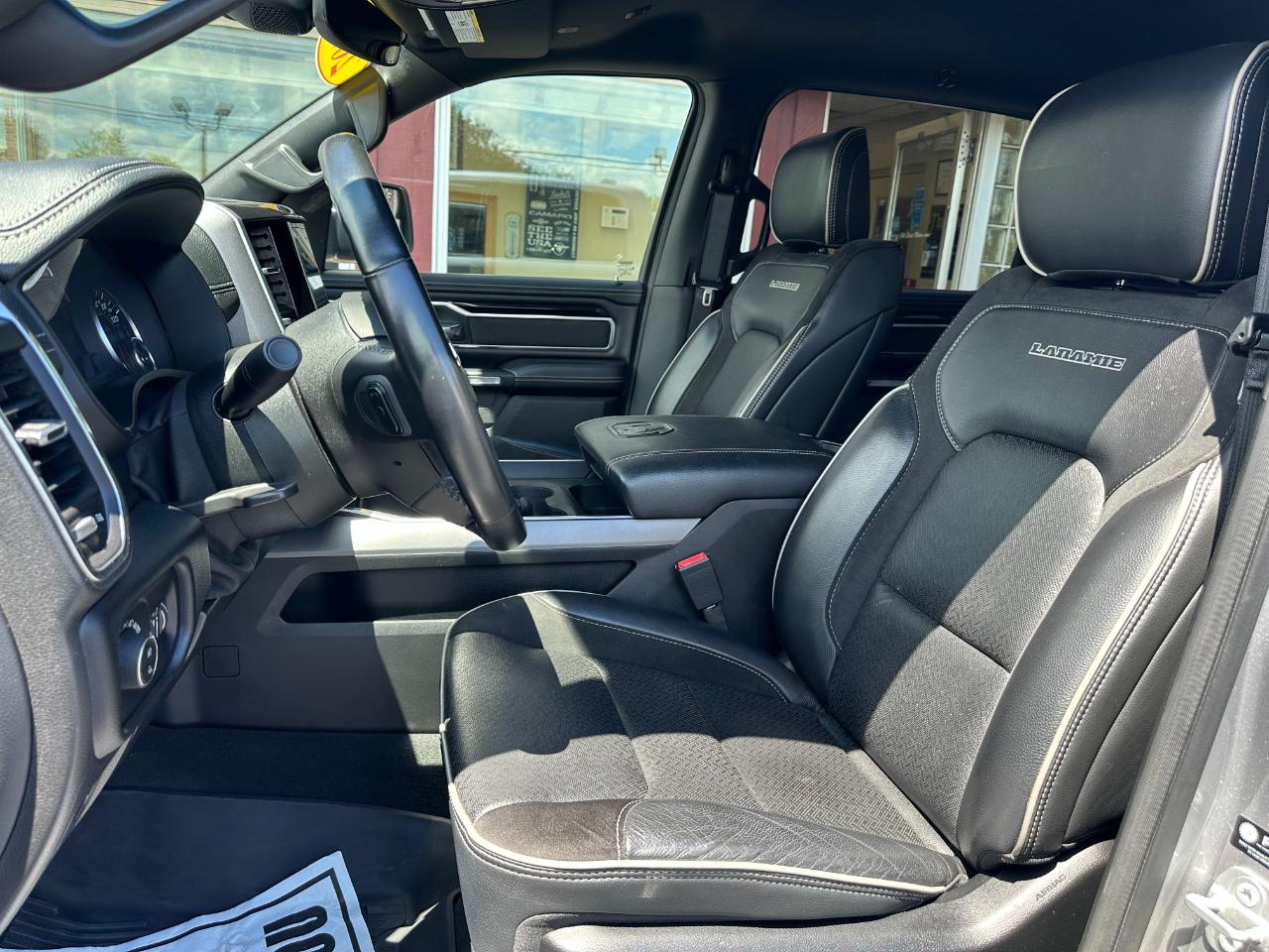 RAM 1500 Laramie 4x4 Crew Cab 5'7" Box 2022
