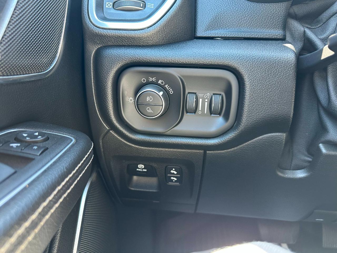 RAM 1500 Laramie 4x4 Crew Cab 5'7" Box 2022