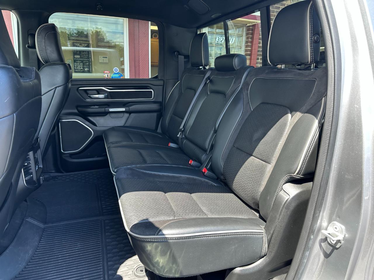 RAM 1500 Laramie 4x4 Crew Cab 5'7" Box 2022