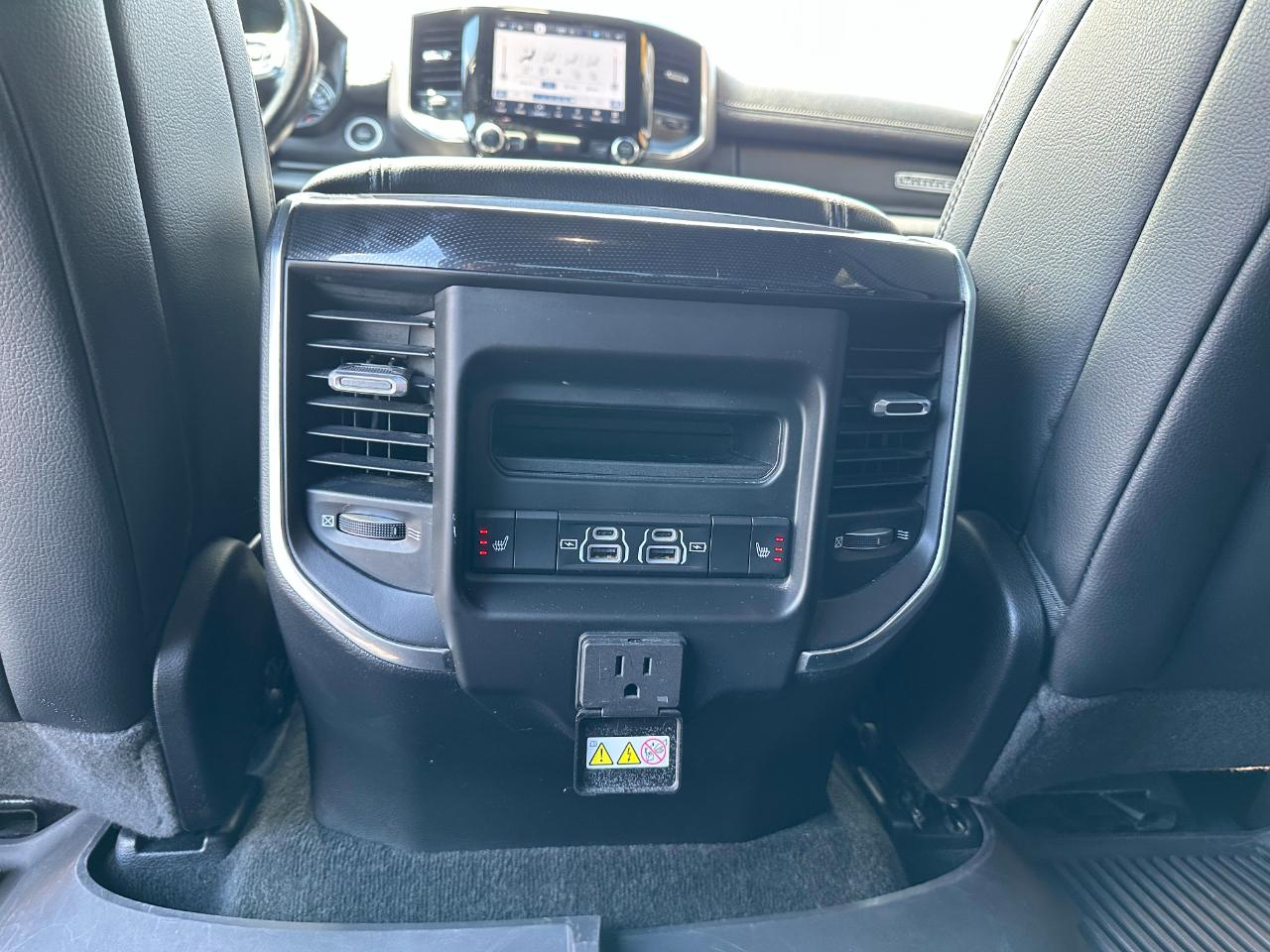 RAM 1500 Laramie 4x4 Crew Cab 5'7" Box 2022