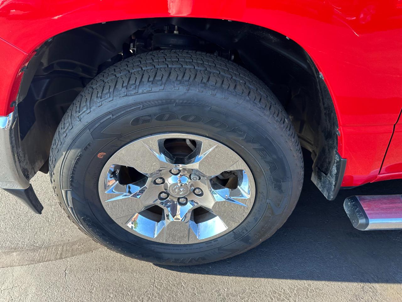 RAM 1500 Big Horn 4x4 Crew Cab 5'7" Box 2023