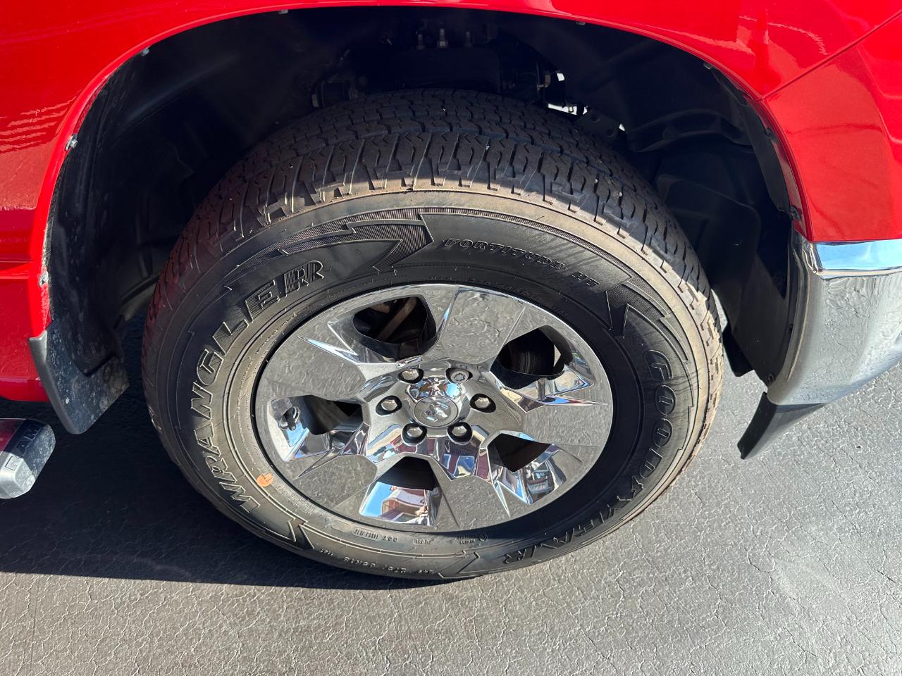 RAM 1500 Big Horn 4x4 Crew Cab 5'7" Box 2023