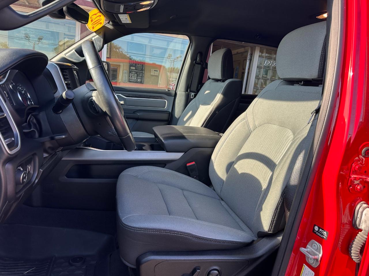 RAM 1500 Big Horn 4x4 Crew Cab 5'7" Box 2023