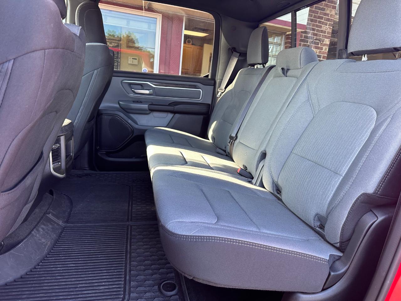 RAM 1500 Big Horn 4x4 Crew Cab 5'7" Box 2023