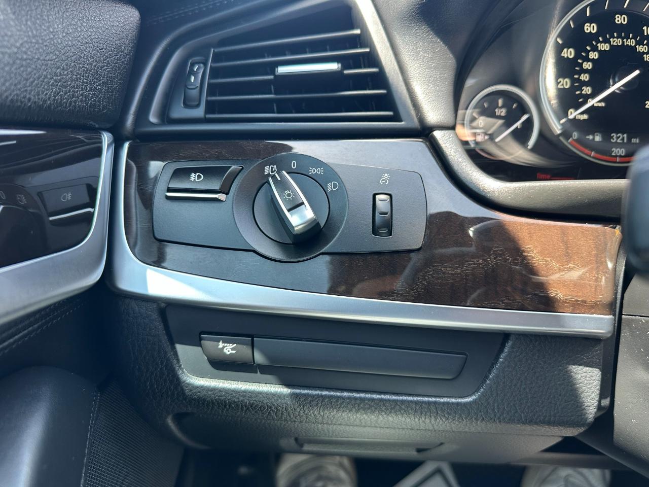 BMW 5 Series 4dr Sdn 550i xDrive AWD 2016