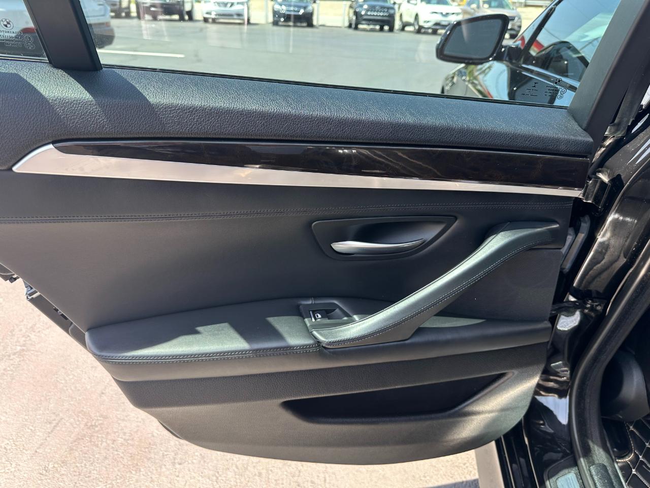 BMW 5 Series 4dr Sdn 550i xDrive AWD 2016