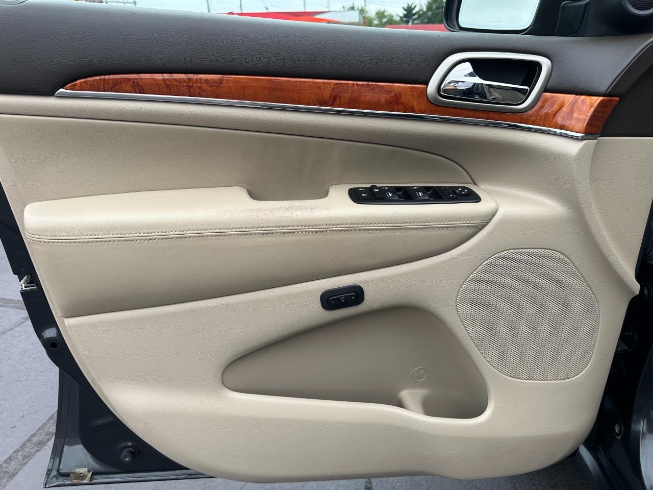 Jeep Grand Cherokee 4WD 4dr Overland 2011