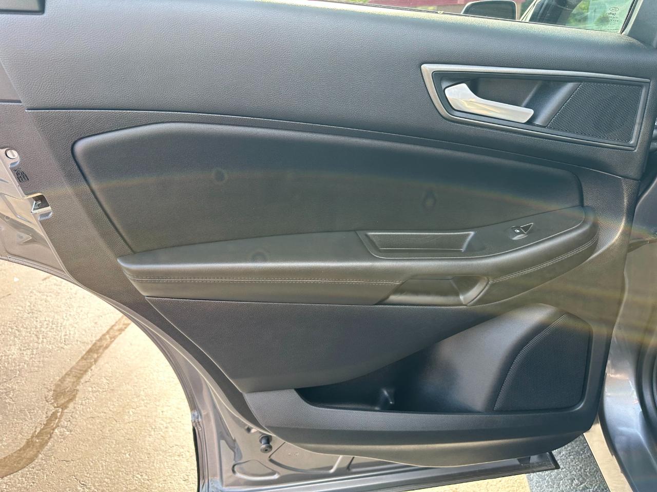 Ford Edge SE FWD 2021