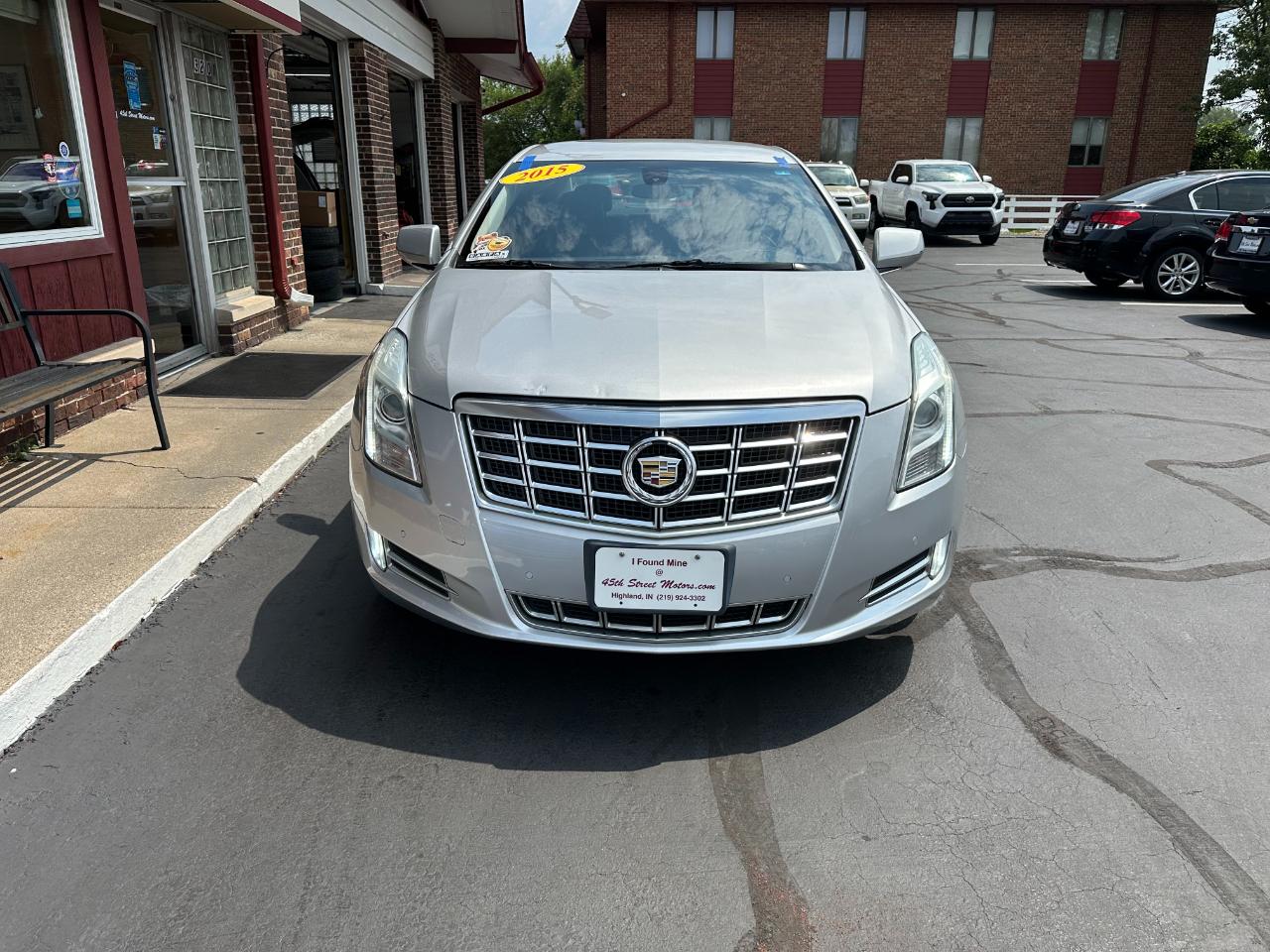 Cadillac XTS 4dr Sdn Luxury AWD 2015