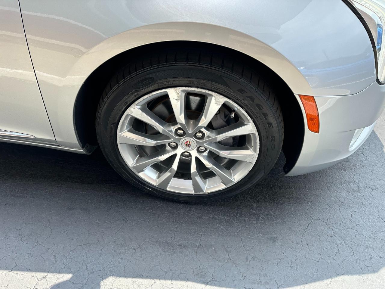 Cadillac XTS 4dr Sdn Luxury AWD 2015
