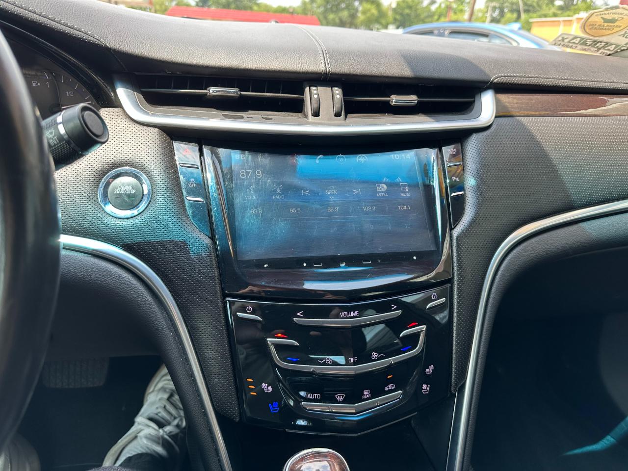 Cadillac XTS 4dr Sdn Luxury AWD 2015