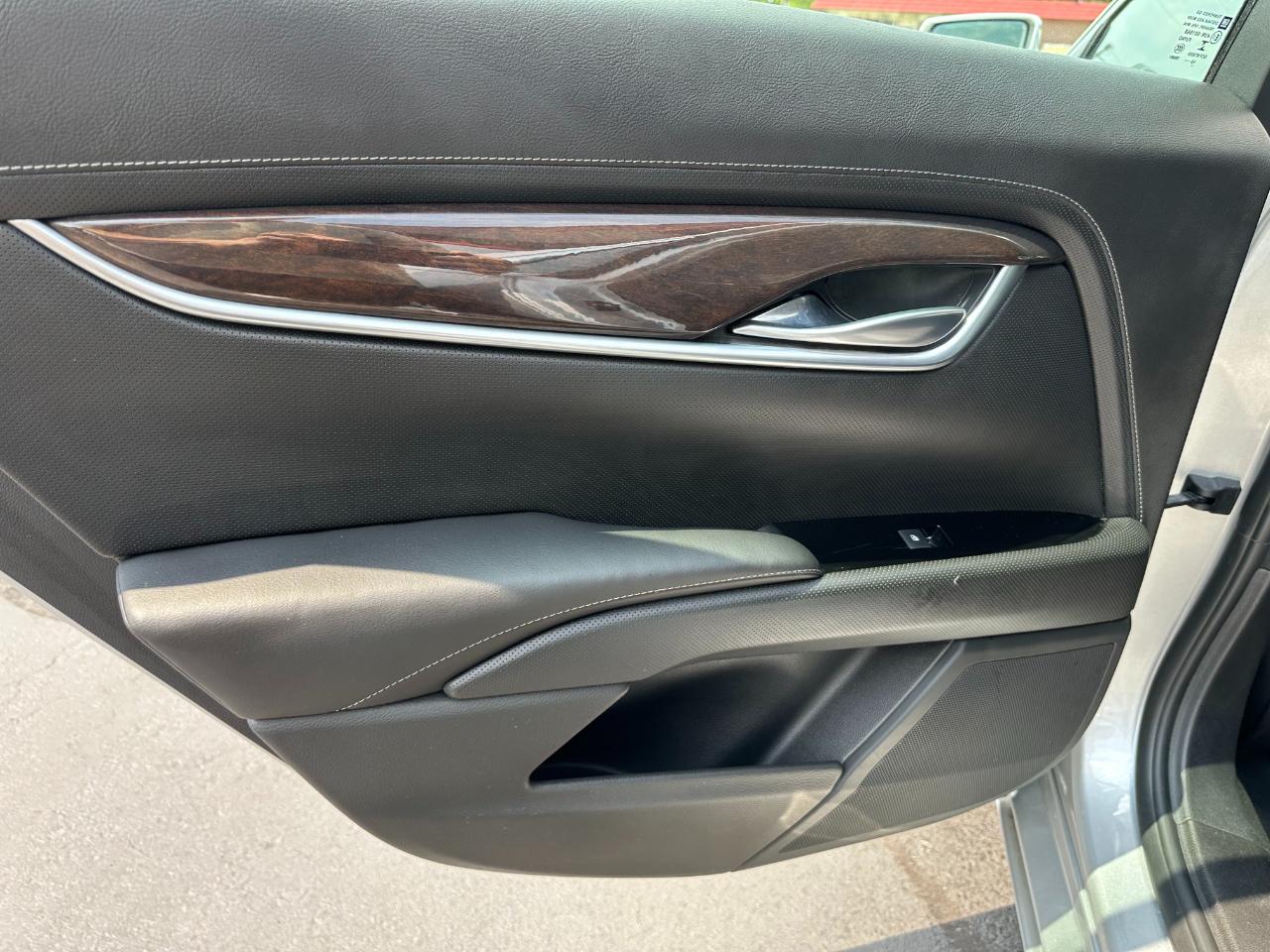 Cadillac XTS 4dr Sdn Luxury AWD 2015