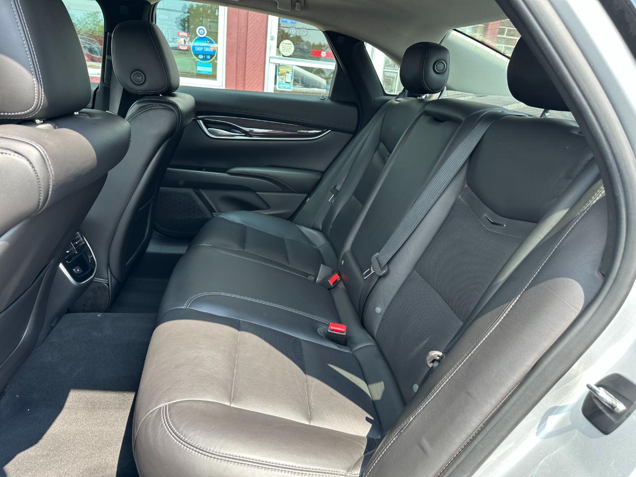 Cadillac XTS 4dr Sdn Luxury AWD 2015