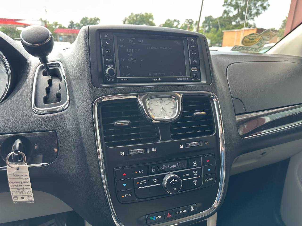 Chrysler Town & Country 4dr Wgn Touring 2016