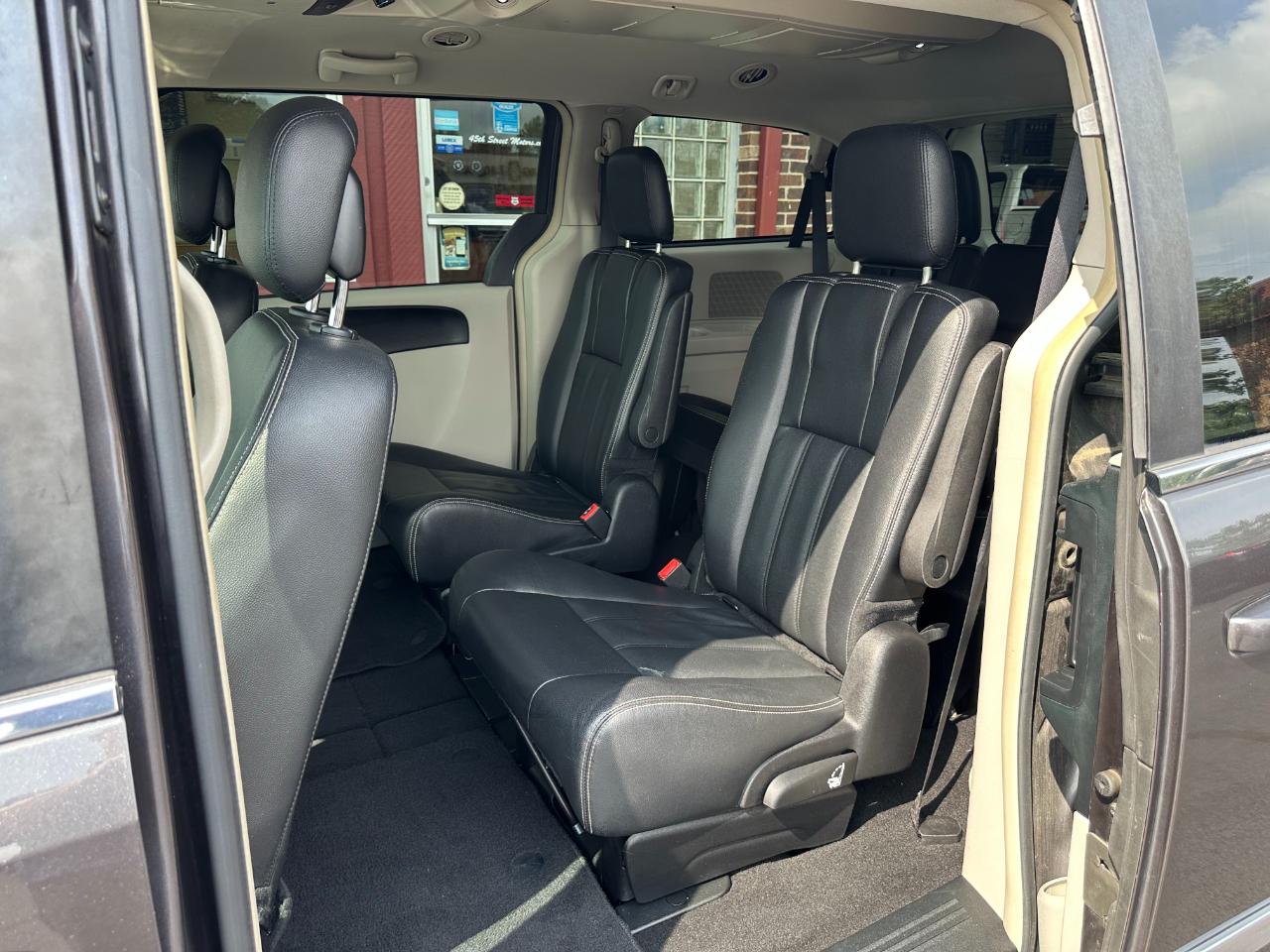 Chrysler Town & Country 4dr Wgn Touring 2016
