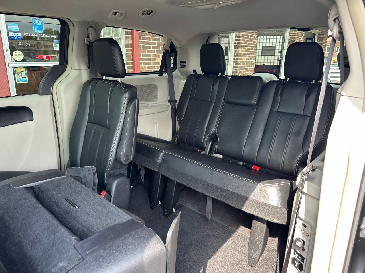 Chrysler Town & Country 4dr Wgn Touring 2016