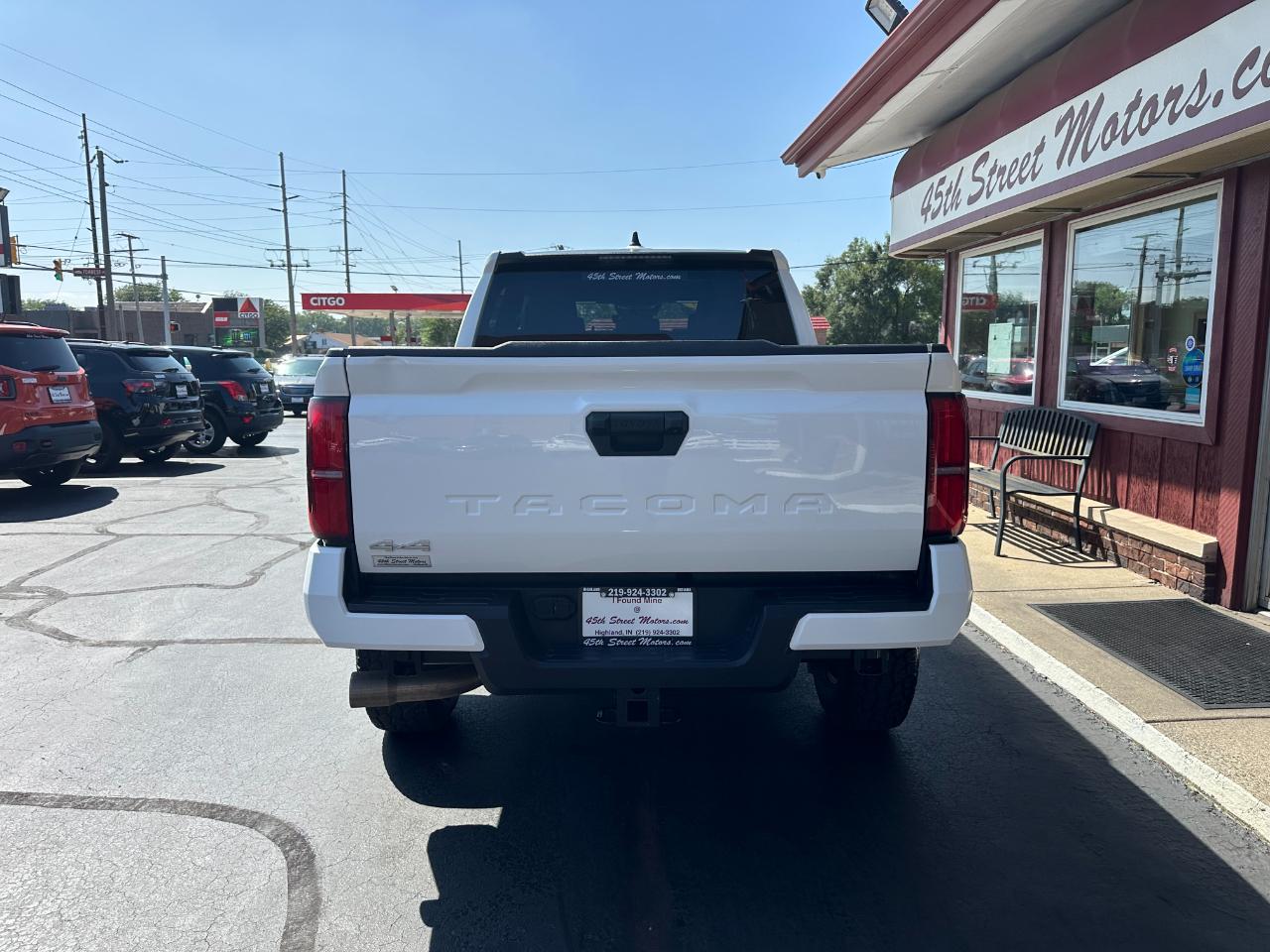 Toyota Tacoma 4WD  2025