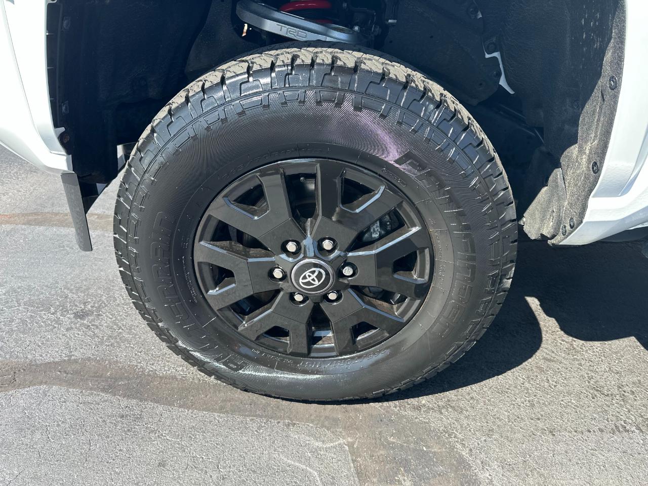Toyota Tacoma 4WD  2025