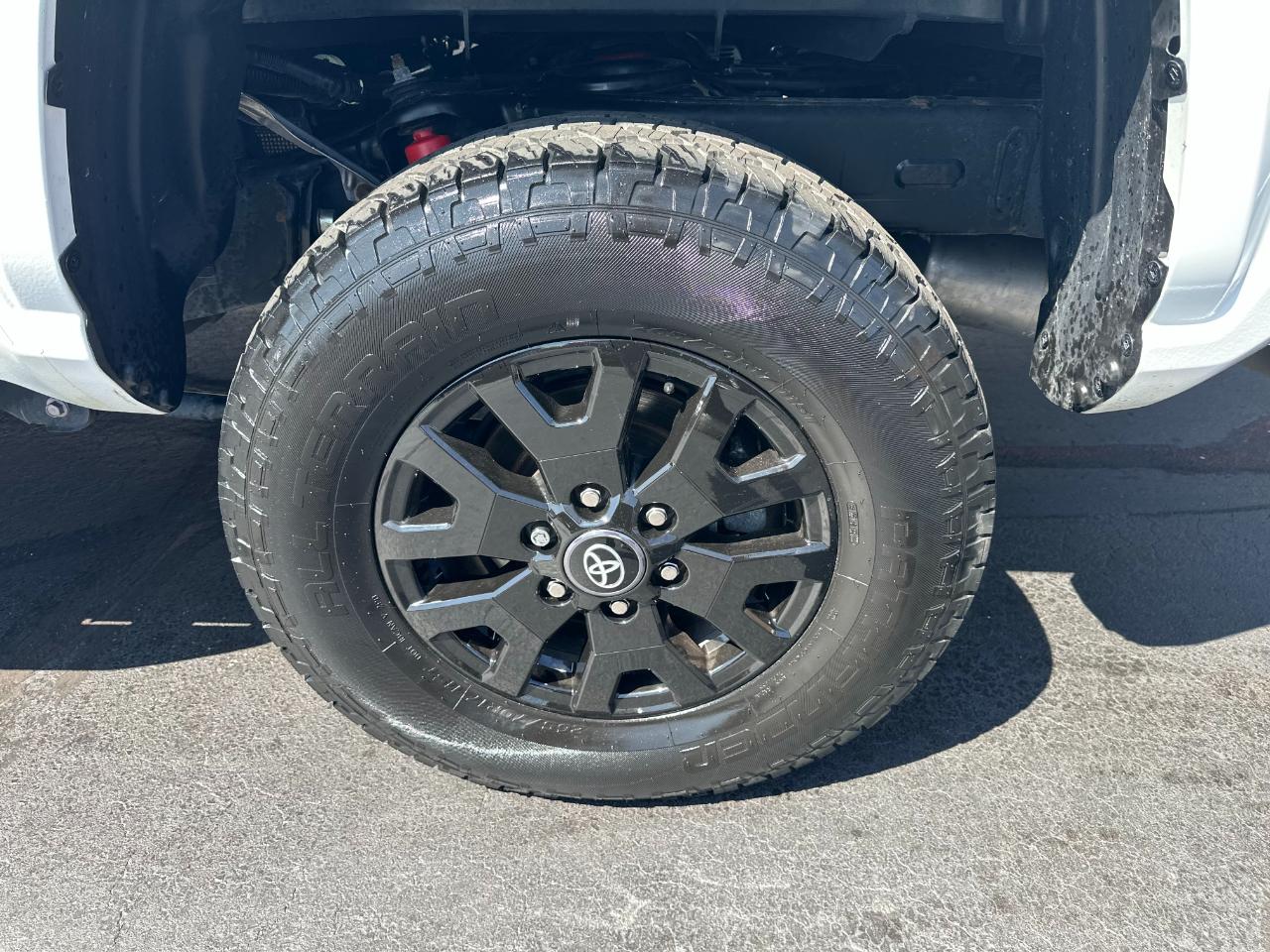 Toyota Tacoma 4WD  2025
