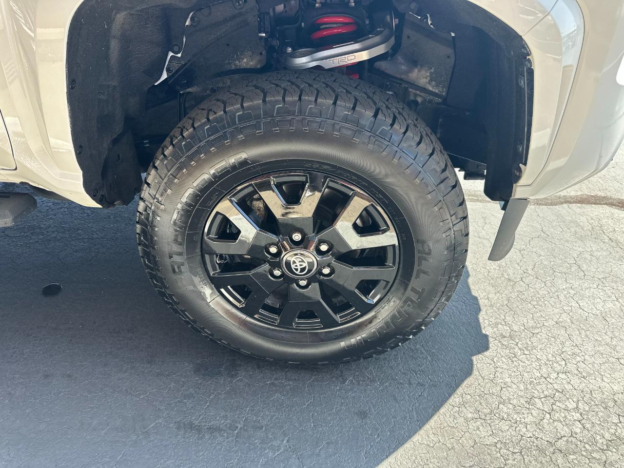 Toyota Tacoma 4WD  2025