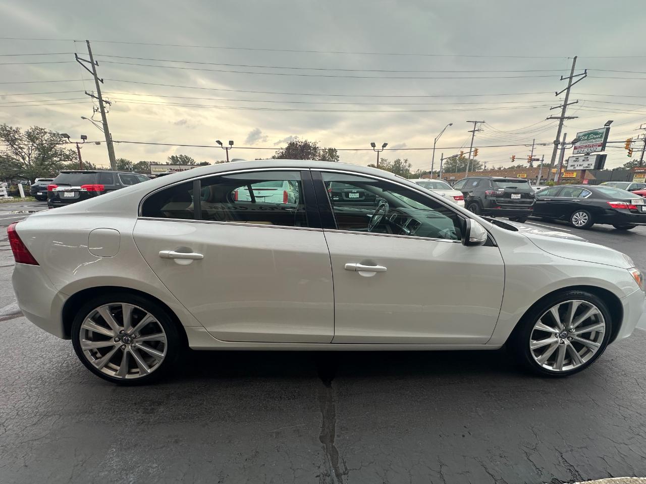 Volvo S60 Inscription 4dr Sdn T5 Drive-E Platinum FWD 2016