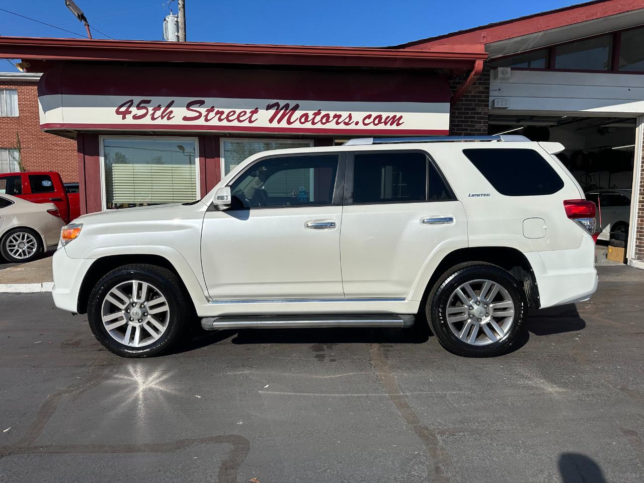 Toyota 4Runner 4WD 4dr V6 Limited (Natl) 2011