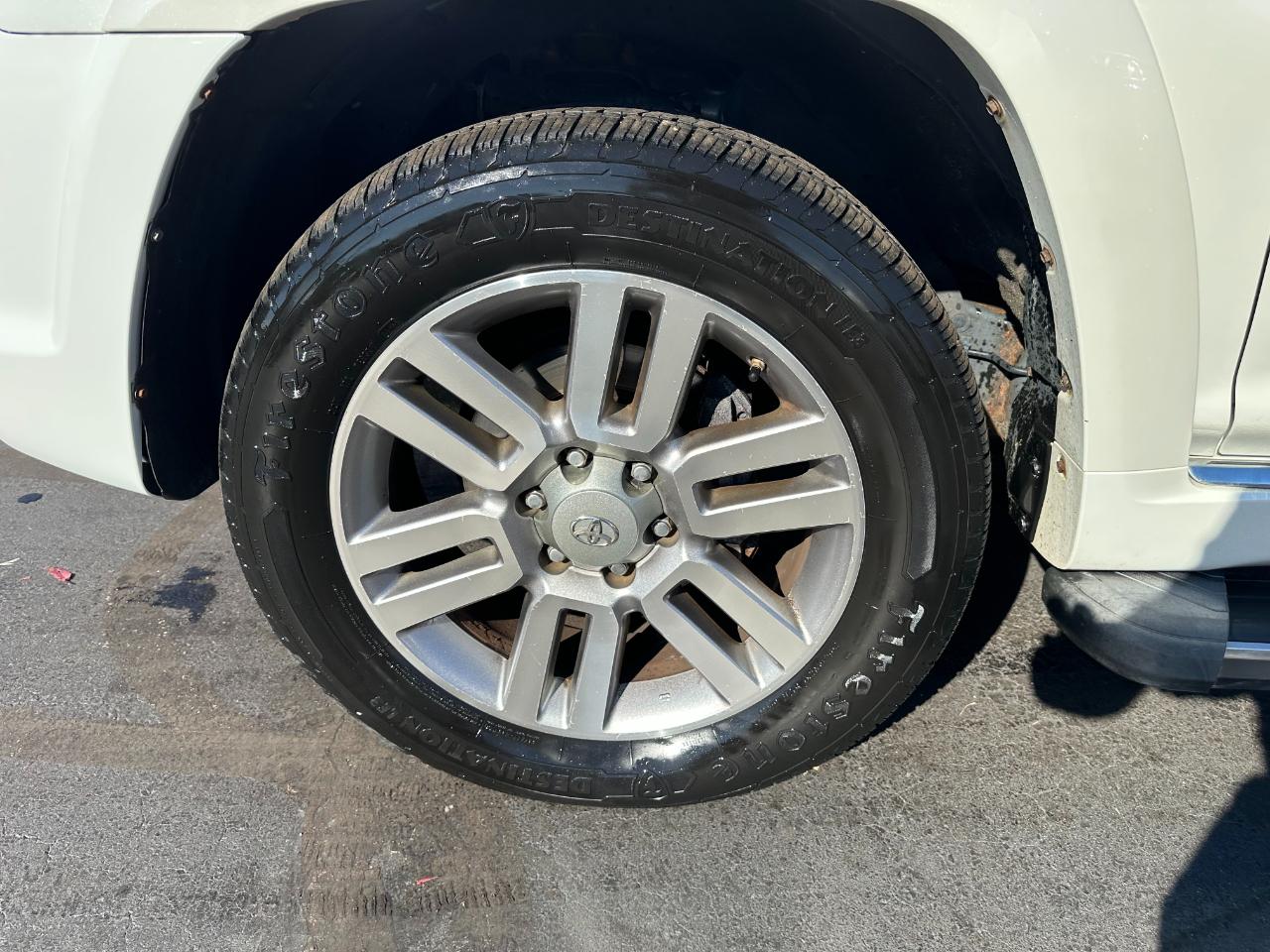 Toyota 4Runner 4WD 4dr V6 Limited (Natl) 2011