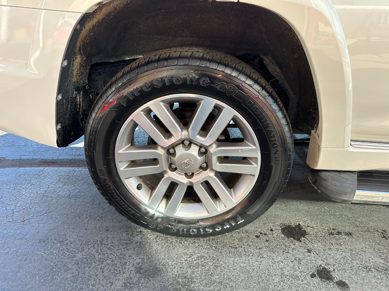 Toyota 4Runner 4WD 4dr V6 Limited (Natl) 2011