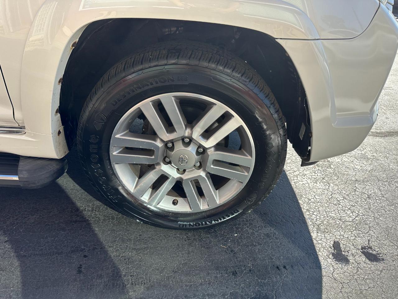 Toyota 4Runner 4WD 4dr V6 Limited (Natl) 2011