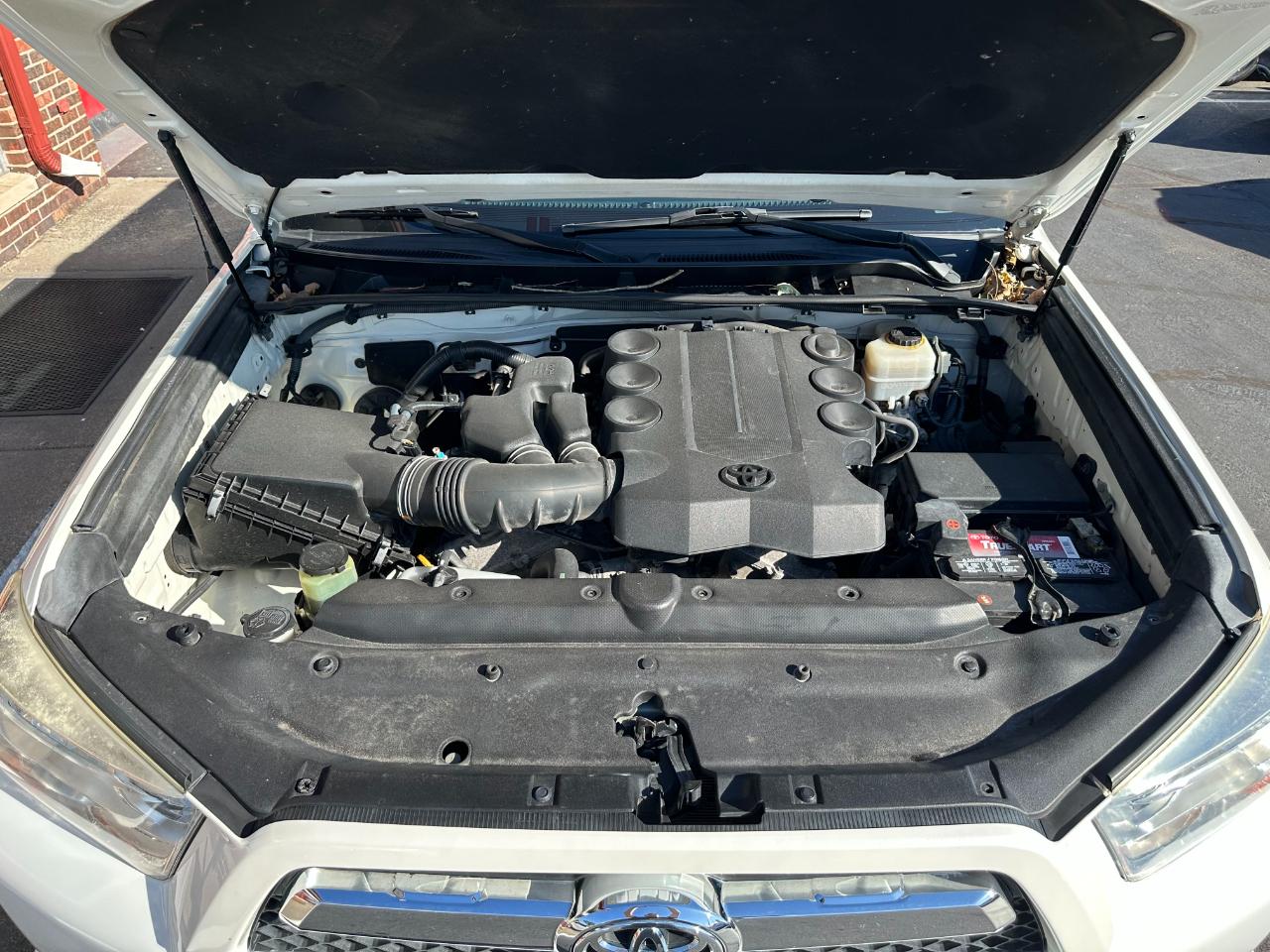 Toyota 4Runner 4WD 4dr V6 Limited (Natl) 2011