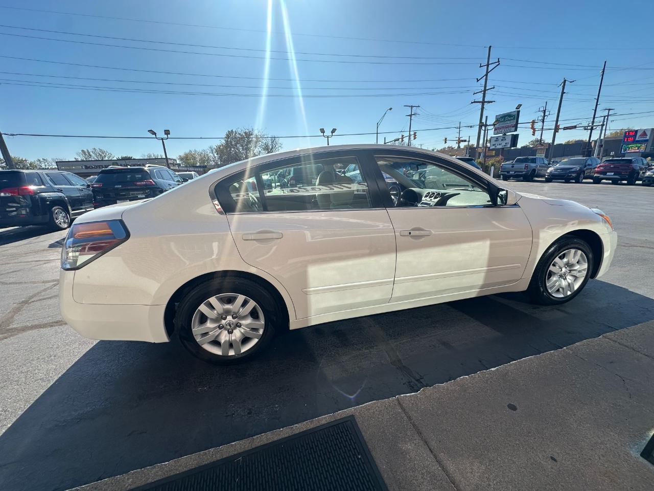 Nissan Altima 4dr Sdn I4 CVT 2.5 S 2012