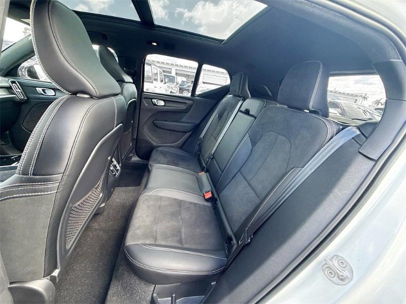 Volvo XC40 Recharge Pure Electric Twin eAWD Plus 2023 Volvo XC40 Recharge Pure Electric Twin eAWD Plus 2023