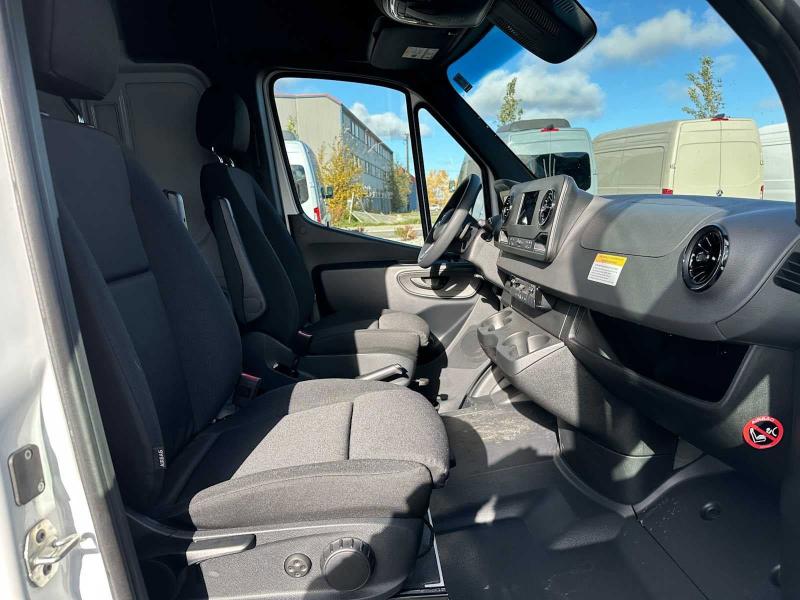 Mercedes-Benz Sprinter Cargo Van 1500 Standard Roof I4 Gas 144" RWD 2023 Mercedes-Benz Sprinter Cargo Van 1500 Standard Roof I4 Gas 144" RWD 2023