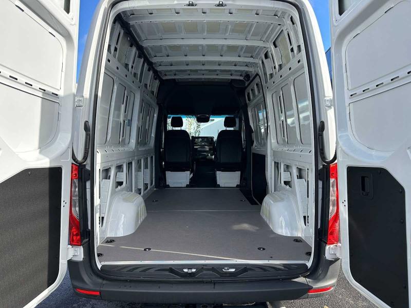 Mercedes-Benz Sprinter Cargo Van 1500 Standard Roof I4 Gas 144" RWD 2023 Mercedes-Benz Sprinter Cargo Van 1500 Standard Roof I4 Gas 144" RWD 2023