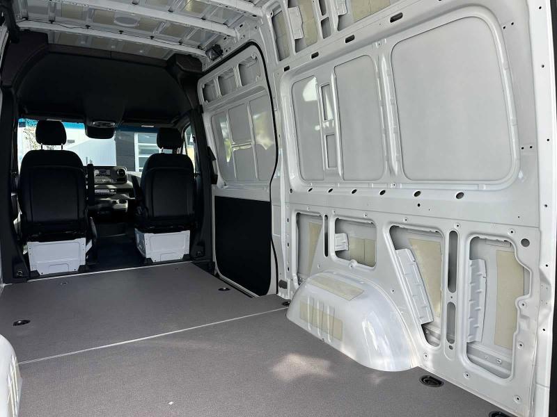 Mercedes-Benz Sprinter Cargo Van 1500 Standard Roof I4 Gas 144" RWD 2023 Mercedes-Benz Sprinter Cargo Van 1500 Standard Roof I4 Gas 144" RWD 2023