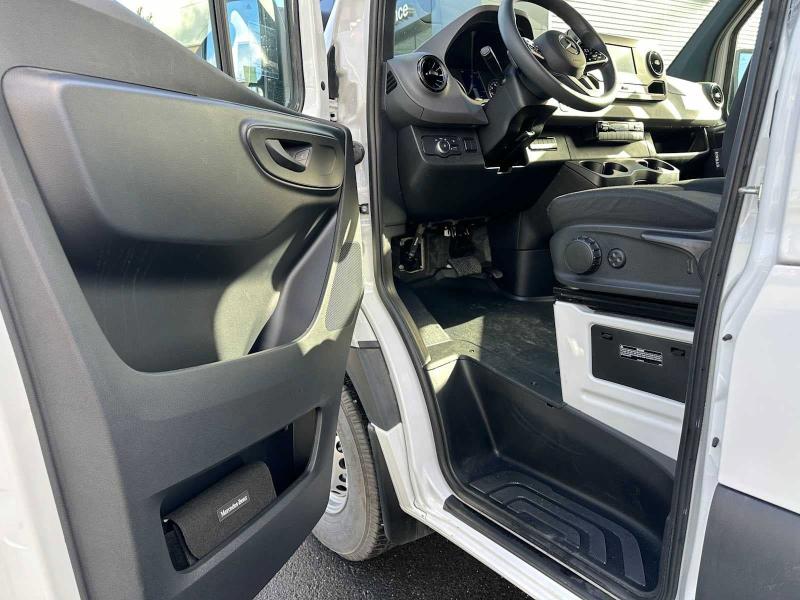 Mercedes-Benz Sprinter Cargo Van 1500 Standard Roof I4 Gas 144" RWD 2023 Mercedes-Benz Sprinter Cargo Van 1500 Standard Roof I4 Gas 144" RWD 2023