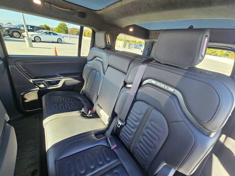 Rivian R1S Launch Edition AWD 2022 Rivian R1S Launch Edition AWD 2022