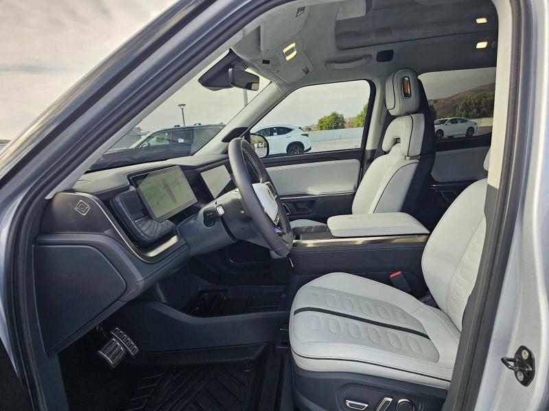 Rivian R1T Adventure Package AWD 2022 Rivian R1T Adventure Package AWD 2022