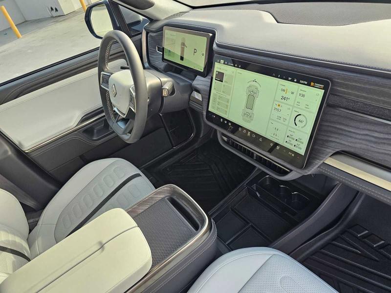 Rivian R1T Adventure Package AWD 2022 Rivian R1T Adventure Package AWD 2022