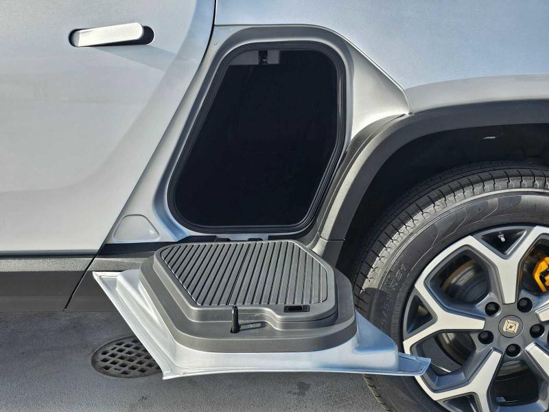 Rivian R1T Adventure Package AWD 2022 Rivian R1T Adventure Package AWD 2022