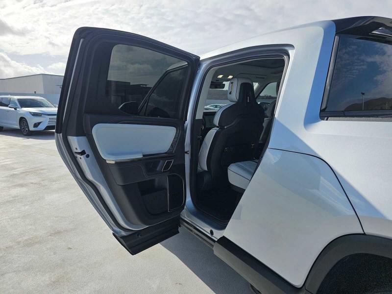 Rivian R1T Adventure Package AWD 2022 Rivian R1T Adventure Package AWD 2022