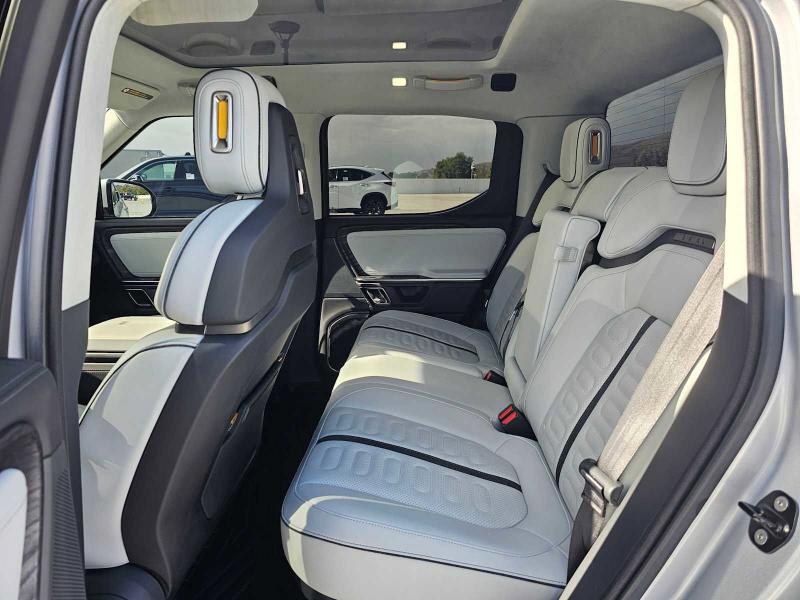 Rivian R1T Adventure Package AWD 2022 Rivian R1T Adventure Package AWD 2022