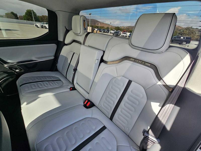 Rivian R1T Adventure Package AWD 2022 Rivian R1T Adventure Package AWD 2022