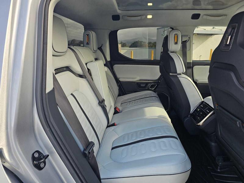 Rivian R1T Adventure Package AWD 2022 Rivian R1T Adventure Package AWD 2022