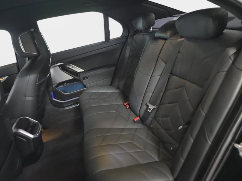 BMW 7 Series 750e xDrive Plug-In Hybrid 2024