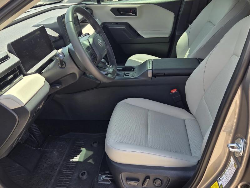 Toyota RAV4 XLE Premium FWD (Natl) 2026
