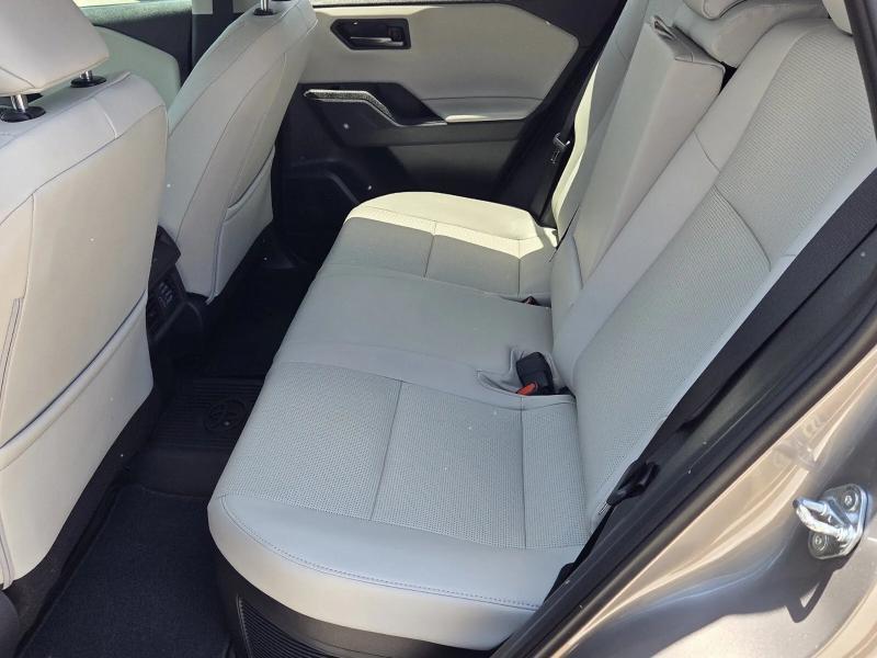 Toyota RAV4 XLE Premium FWD (Natl) 2026