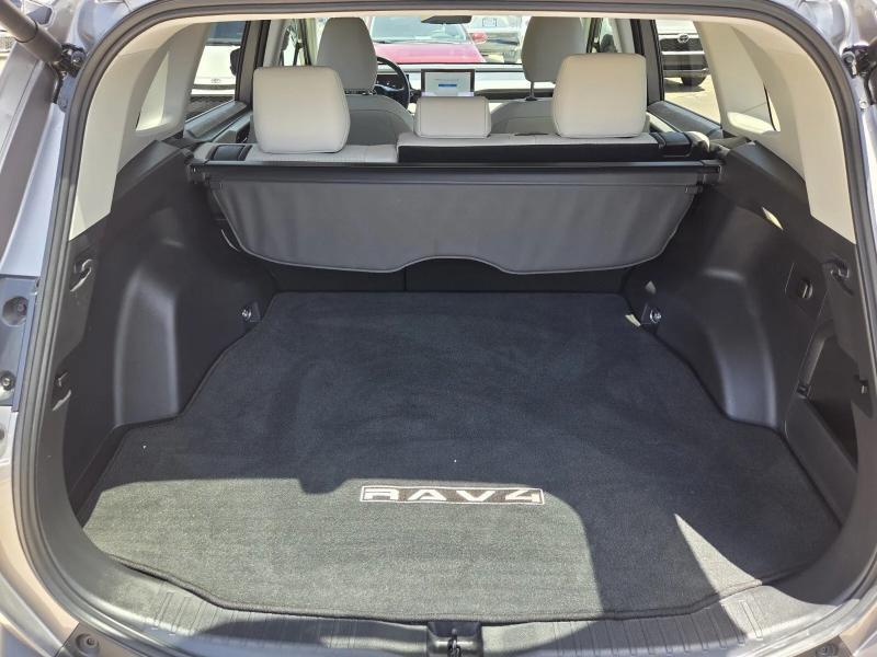 Toyota RAV4 XLE Premium FWD (Natl) 2026