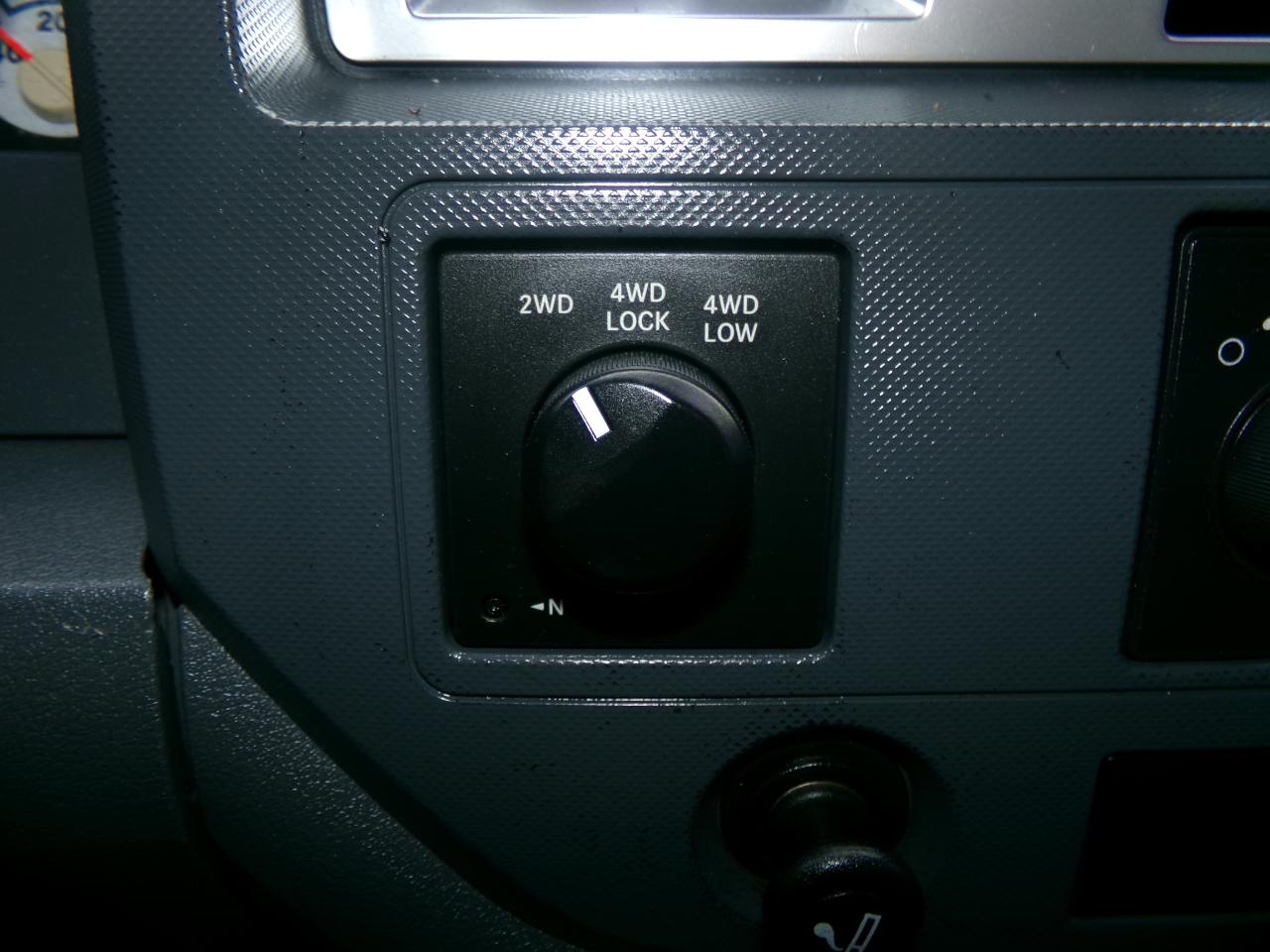 Dodge Ram 2500 4WD Quad Cab 140.5" SLT 2008